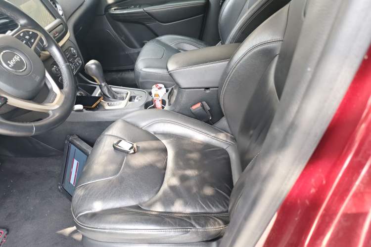Used Jeep Cherokee 2017 2.0L Superior Edition Left Front Seat