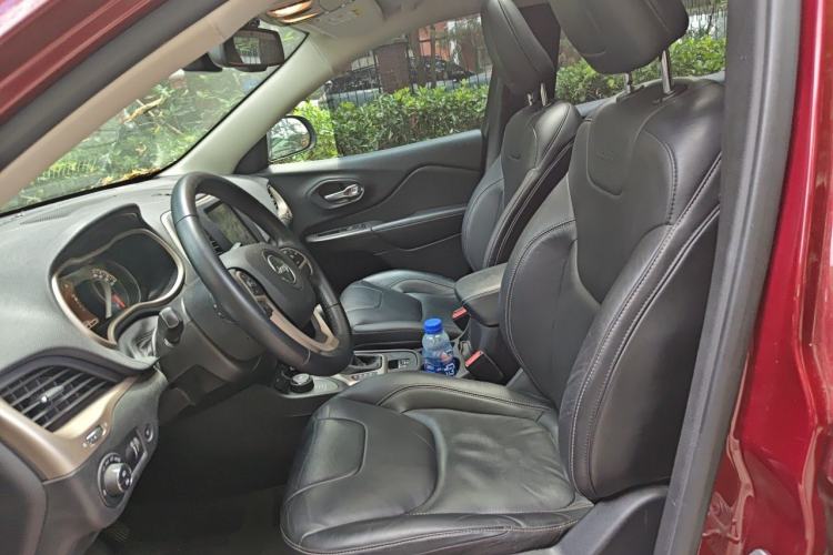 Used Jeep Cherokee 2017 2.4L Excellence Edition Left Front Seat
