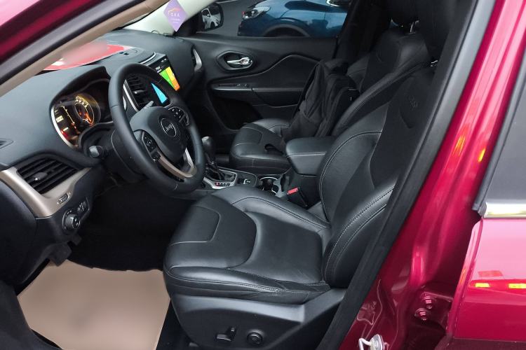 Used Jeep Cherokee 2017 2.4L Leading Edition Left Front Seat