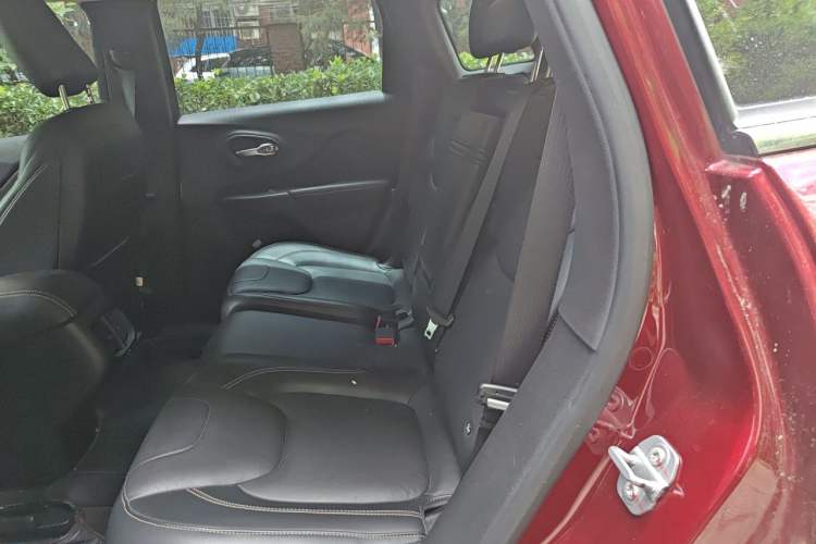 Used Jeep Cherokee 2017 2.4L Excellence Edition Left Rear Seat
