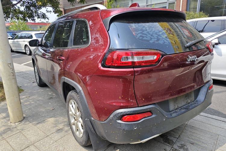 Used Jeep Cherokee 2017 2.0L Superior Edition Left Side