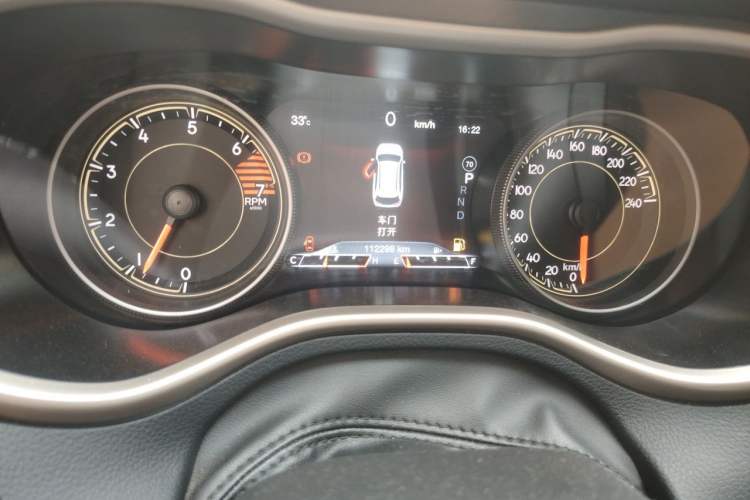 Used Jeep Cherokee 2017 2.0L Superior Edition Odometer Close Up