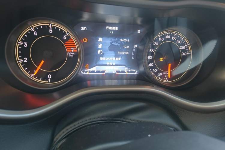 Used Jeep Cherokee 2017 2.0L Superior Edition Odometer Close Up