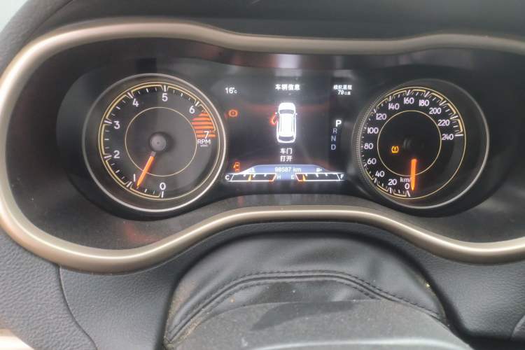 Used Jeep Cherokee 2017 2.0L Superior Edition Odometer Close Up