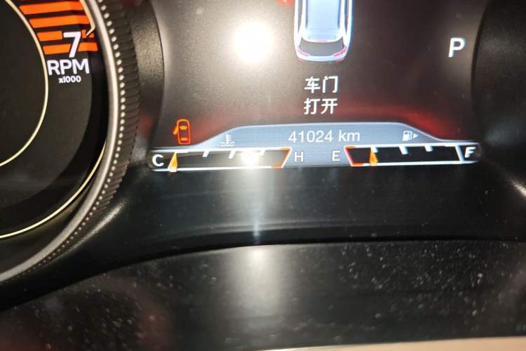 Used Jeep Cherokee 2017 2.0L Superior Edition Odometer Close Up