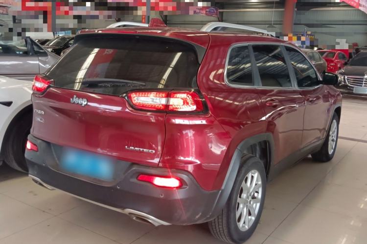 Used Jeep Cherokee 2017 2.4L Leading Edition Rear Right 45 Deg