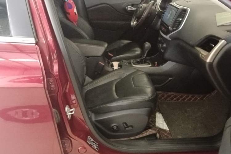 Used Jeep Cherokee 2017 2.4L Leading Edition Right Front Seat