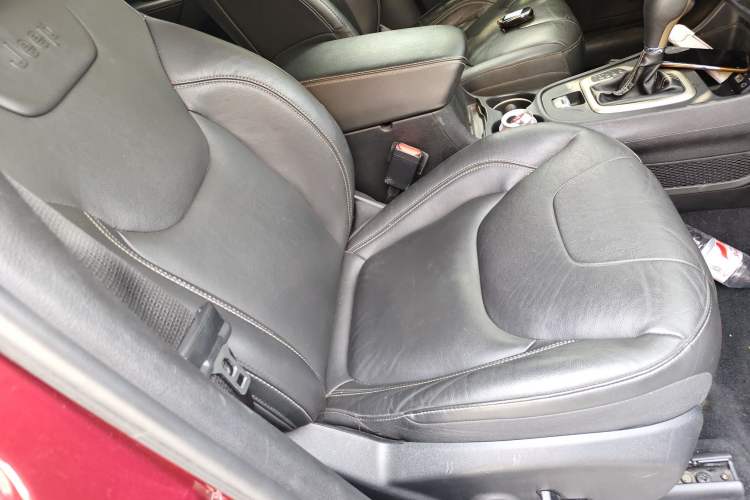 Used Jeep Cherokee 2017 2.0L Superior Edition Right Front Seat