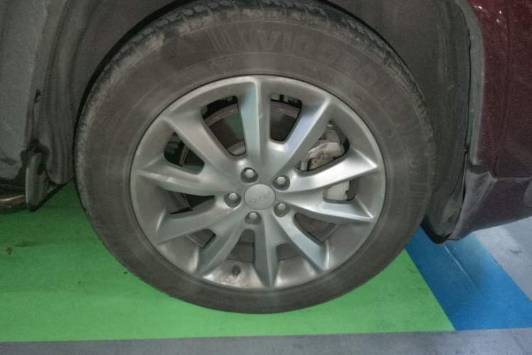 Used Jeep Cherokee 2017 2.4L Professional Smart Edition Right Front Wheel Hub