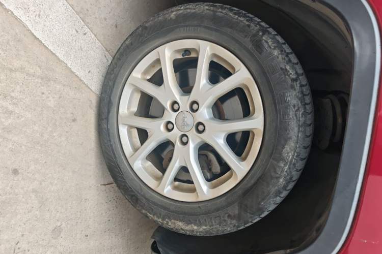 Used Jeep Cherokee 2017 2.4L Leading Edition Right Front Wheel Hub