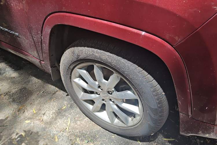 Used Jeep Cherokee 2017 2.4L Excellence Edition Right Front Wheel Hub