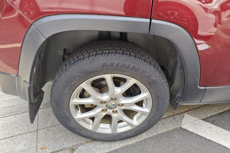 Used Jeep Cherokee 2017 2.0L Superior Edition Right Rear Wheel Hub