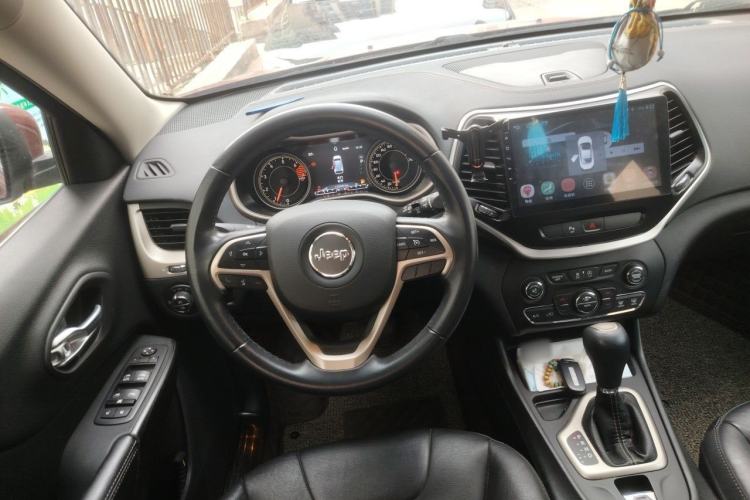 Used Jeep Cherokee 2017 2.0L Superior Edition Steering Wheel