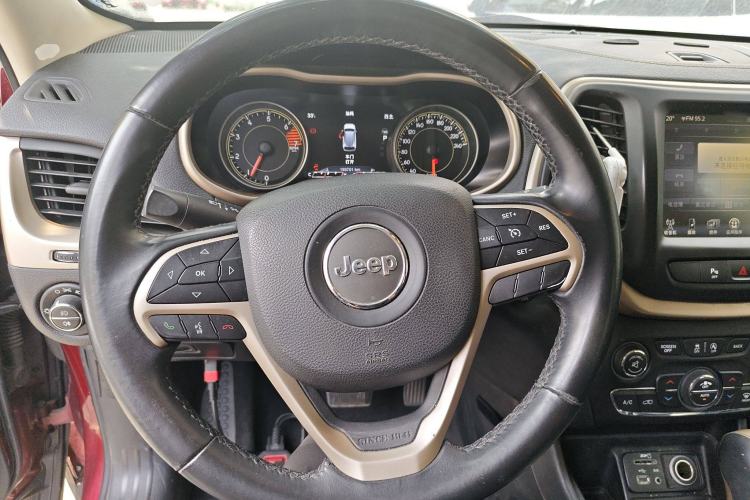 Used Jeep Cherokee 2017 2.0L Superior Edition Steering Wheel