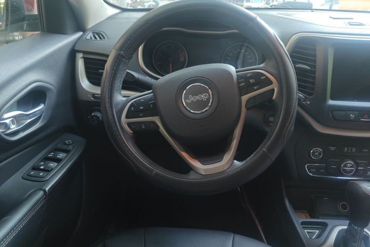 Used Jeep Cherokee 2017 2.0L Superior Edition Steering Wheel