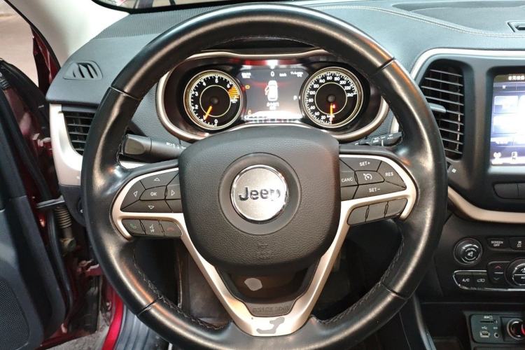 Used Jeep Cherokee 2017 2.0L Superior Edition Steering Wheel