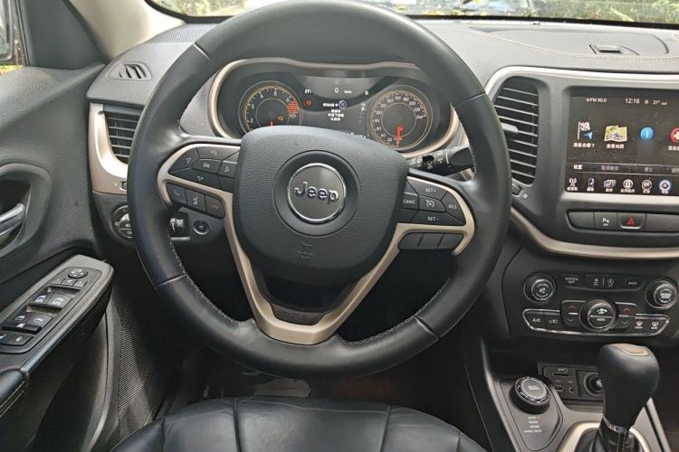 Used Jeep Cherokee 2017 2.4L Excellence Edition Steering Wheel