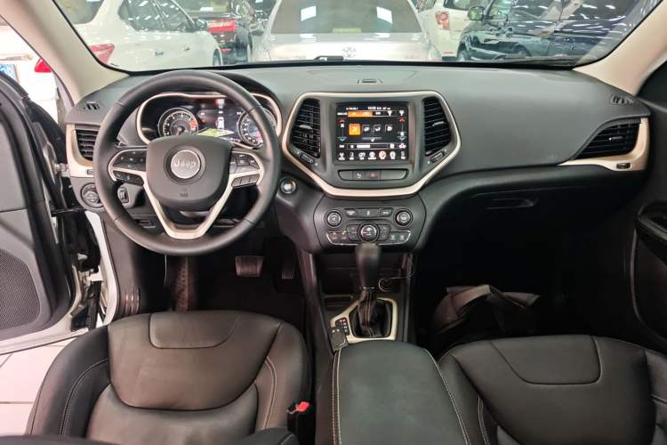 Used Jeep Cherokee 2017 2.0L Superior Edition Center Console