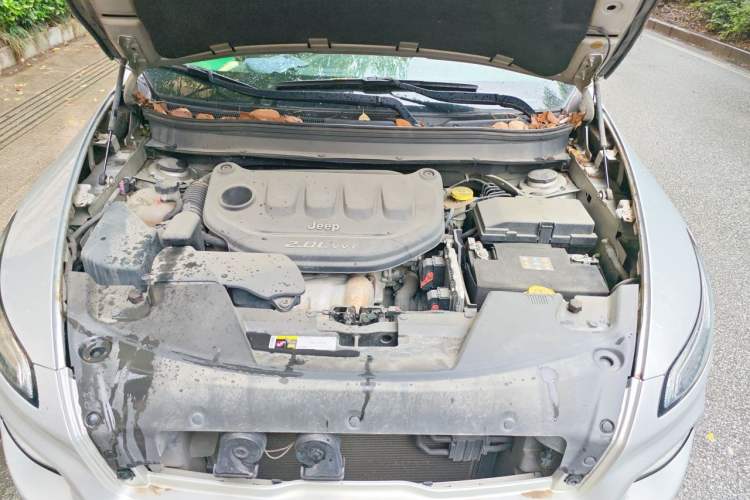 Used Jeep Cherokee 2017 2.0L Superior Edition Engine Bay