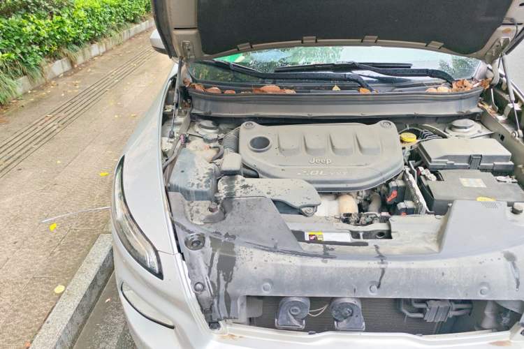 Used Jeep Cherokee 2017 2.0L Superior Edition Engine Bay Right