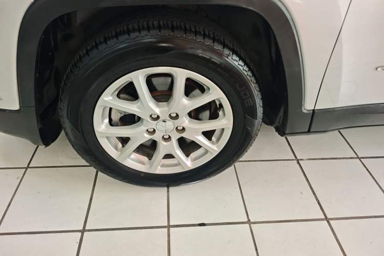Used Jeep Cherokee 2017 2.0L Superior Edition Exterior 4