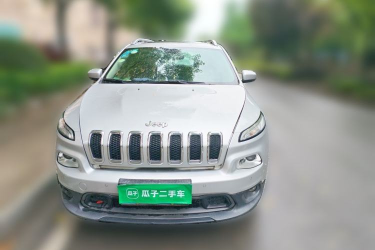 Used Jeep Cherokee 2017 2.0L Superior Edition Front