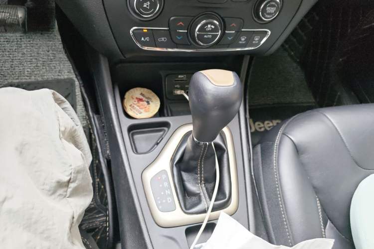 Used Jeep Cherokee 2017 2.0L Superior Edition Gear Lever