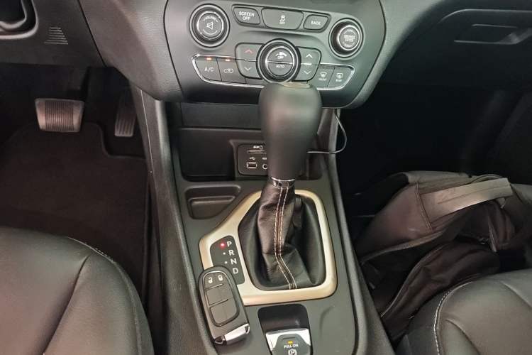Used Jeep Cherokee 2017 2.0L Superior Edition Gear Lever