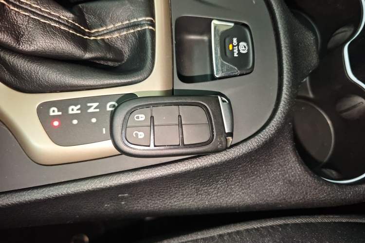 Used Jeep Cherokee 2017 2.0L Superior Edition Interior 1