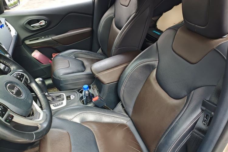 Used Jeep Cherokee 2017 2.4L Leading Smart Edition Left Front Seat