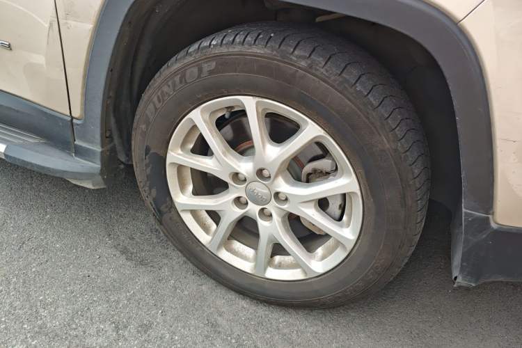 Used Jeep Cherokee 2017 2.4L Leading Smart Edition Right Front Wheel Hub