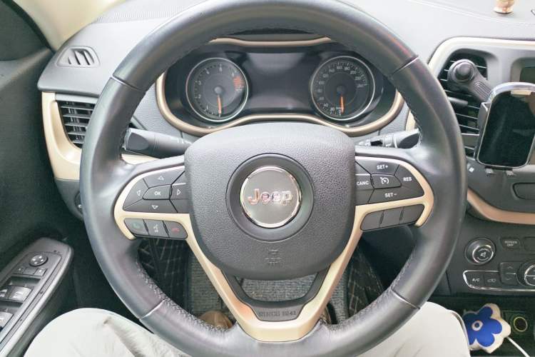 Used Jeep Cherokee 2017 2.0L Superior Edition Steering Wheel