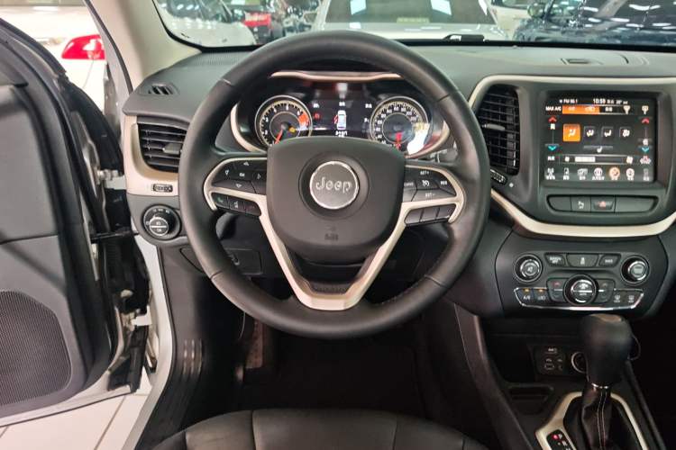Used Jeep Cherokee 2017 2.0L Superior Edition Steering Wheel