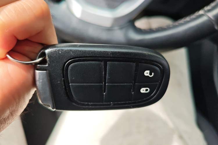 Used Jeep Cherokee 2017 2.4L Leading Smart Edition Vehicle Key
