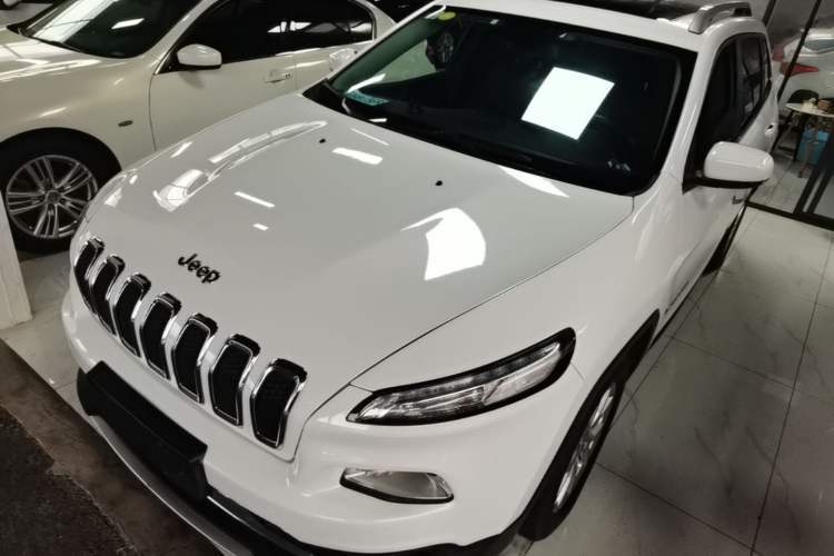 Used Jeep Cherokee 2017 2.0L Superior Edition Guazi used car, China used car export, Used car for sale, Used  cars, Cheapest cars for sale