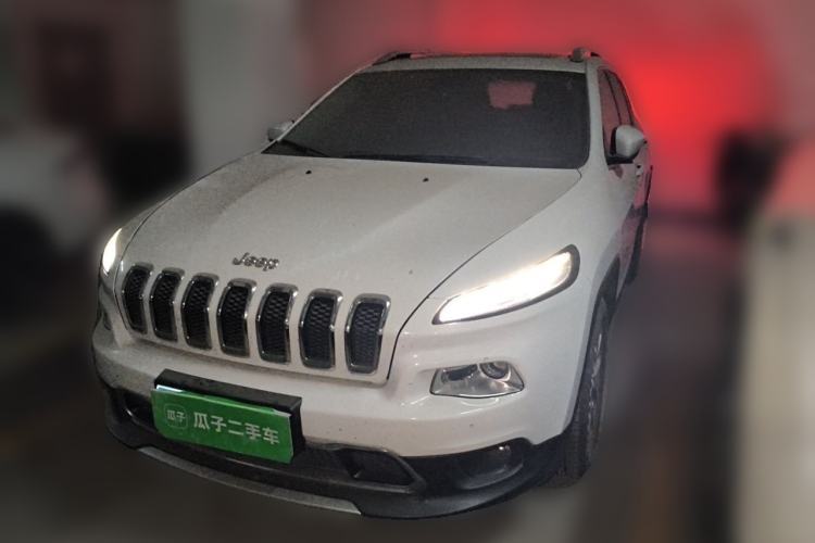Used Jeep Cherokee 2017 2.0L Superior Edition Guazi used car, China used car export, Used car for sale, Used  cars, Cheapest cars for sale