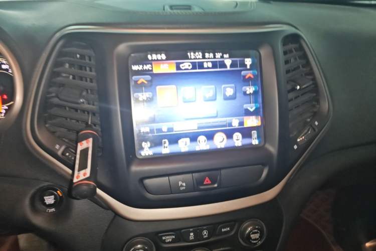 Used Jeep Cherokee 2017 2.0L Superior Edition Audio And AC Panel