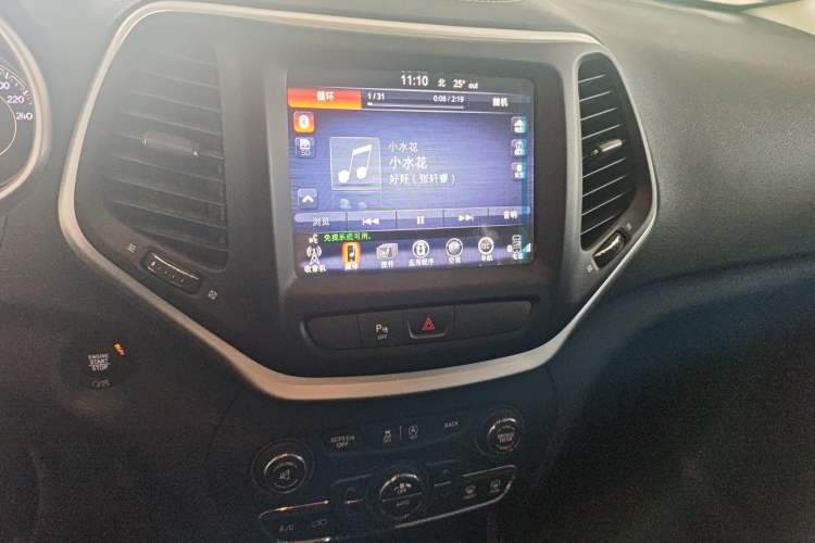 Used Jeep Cherokee 2017 2.0L Superior Edition Audio And AC Panel