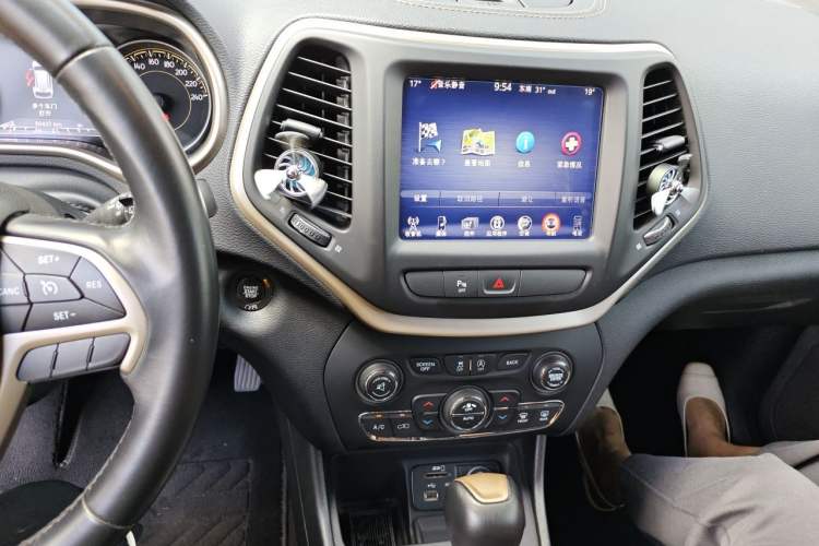 Used Jeep Cherokee 2017 2.0L Superior Edition Audio And AC Panel