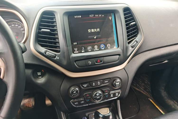 Used Jeep Cherokee 2017 2.0L Superior Edition Audio And AC Panel