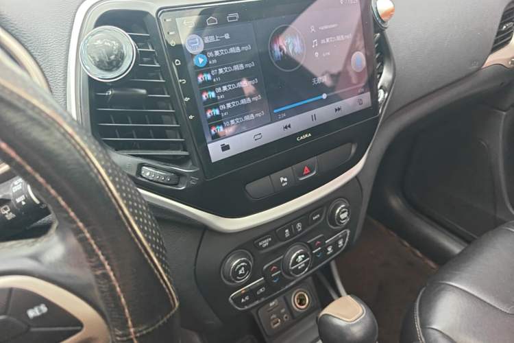 Used Jeep Cherokee 2017 2.0L Superior Edition Audio And AC Panel