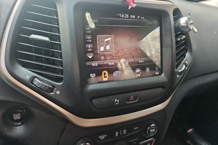 Used Jeep Cherokee 2017 2.4L Professional Smart Edition Audio And AC Panel