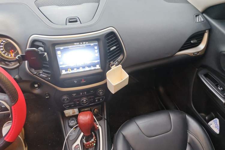 Used Jeep Cherokee 2017 2.4L Professional Smart Edition Audio And AC Panel