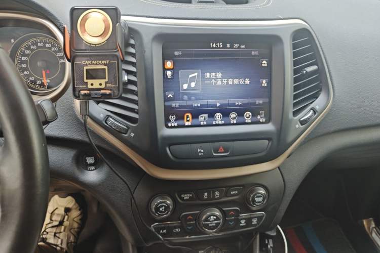 Used Jeep Cherokee 2017 2.0L Superior Edition Audio And AC Panel