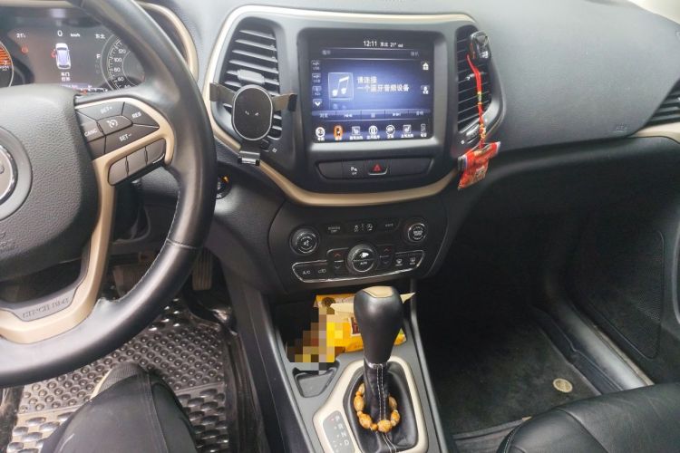Used Jeep Cherokee 2017 2.0L Superior Edition Audio And AC Panel