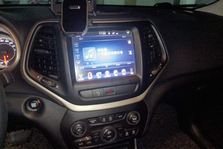 Used Jeep Cherokee 2017 2.0L Superior Edition Audio And AC Panel