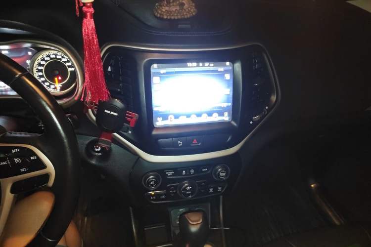Used Jeep Cherokee 2017 2.0L Superior Edition Audio And AC Panel
