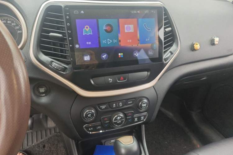 Used Jeep Cherokee 2017 2.0L Superior Edition Audio And AC Panel
