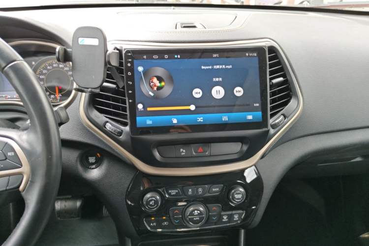 Used Jeep Cherokee 2017 2.0L Superior Edition Audio And AC Panel