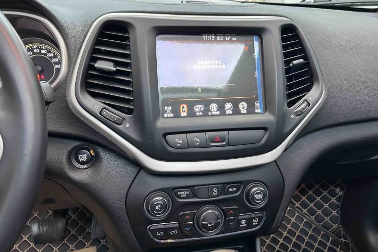 Used Jeep Cherokee 2017 2.4L Superior Edition Audio And AC Panel